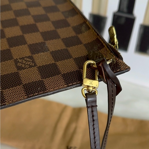 Auth Louis Vuitton Wristlet - Picture 13 of 17